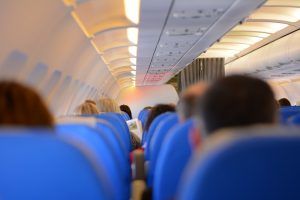 Persoane care stau pe scaun în avion/ Afecțiunile care interzic să zbori cu avionul