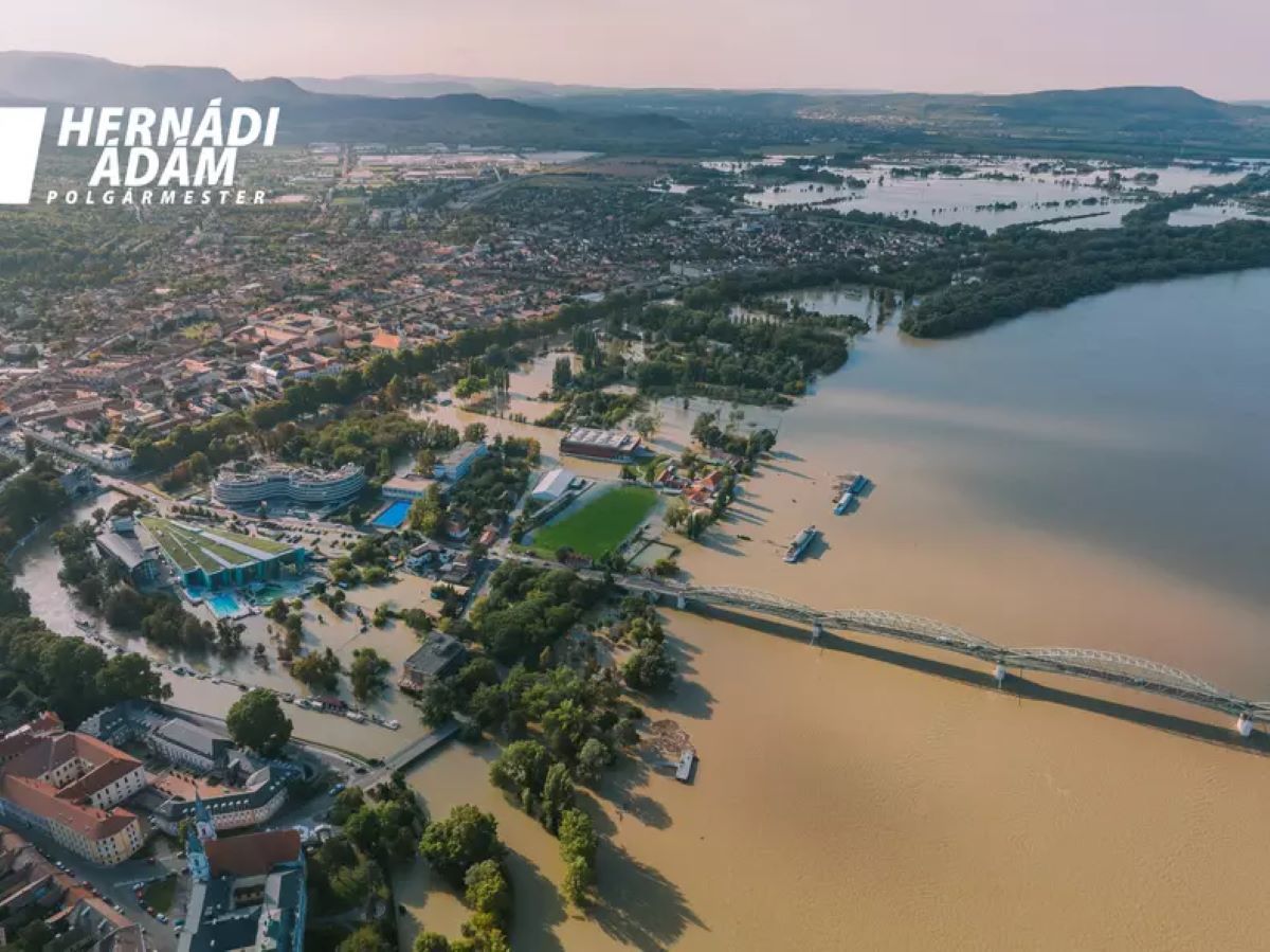 Dunărea a inundat un întreg oraș în Ungaria. Când ajung viiturile în România